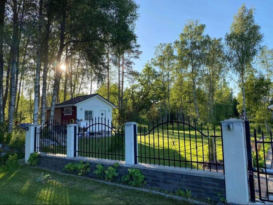 Trevlig Stuga Med Uteplats Rimbo Exteriör bild