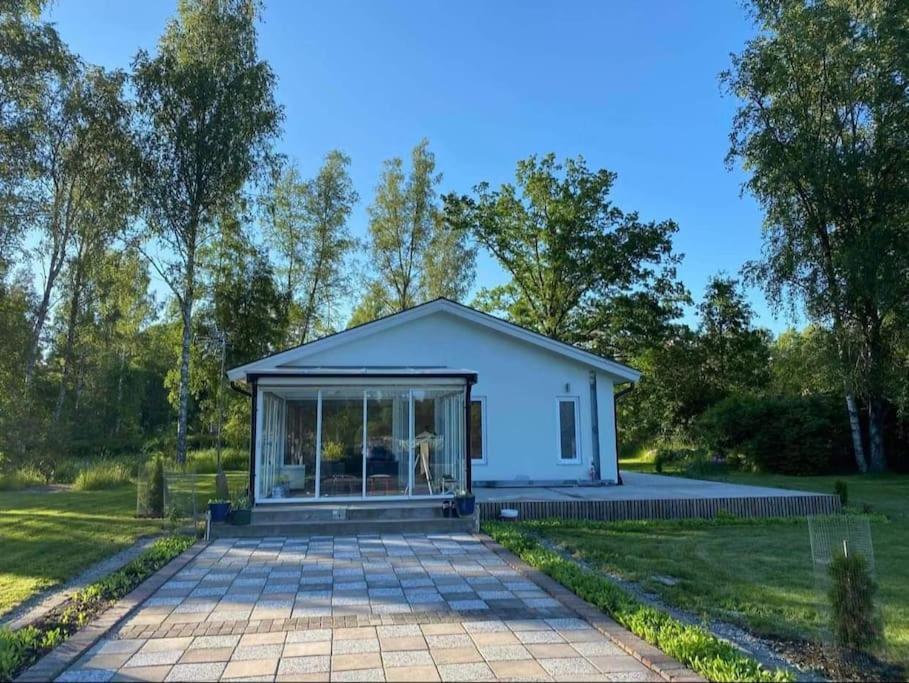 Trevlig Stuga Med Uteplats Rimbo Exteriör bild