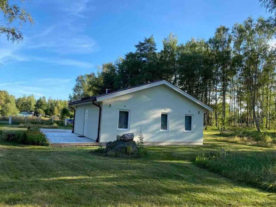 Trevlig Stuga Med Uteplats Rimbo Exteriör bild
